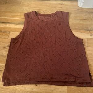 Lululemon train to be tank size 4